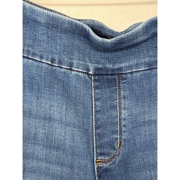 Women's Lee Slim Fit Sculpting Mid Rise Pull on Capri Jeans SIze 14 Petite - Picture 3 of 8